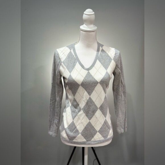SALE! Gray Tommy Hilfiger Argyle V-Neck Sweater Size S EUC - Picture 1 of 6